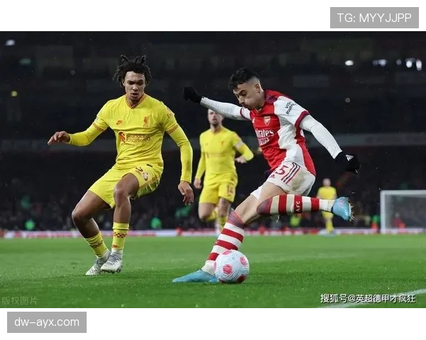 罗伯逊与阿诺德在边卫进攻角色中出现功能分化：前者更重覆盖，后者更倚推进