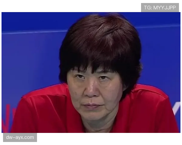 郎平把队员训成铁人，下了场立马变买菜阿姨配名表，这反差我笑不出来